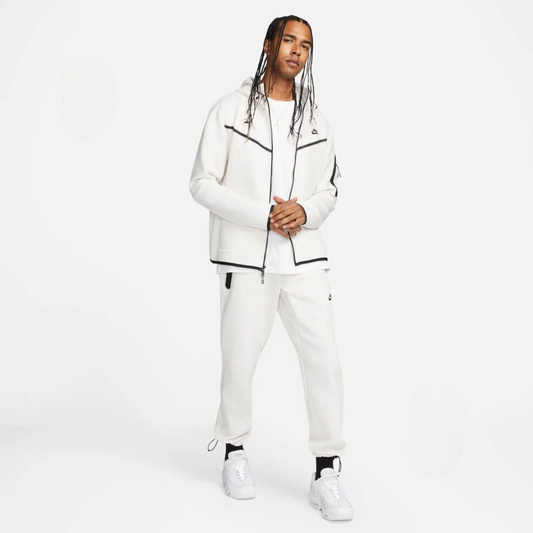 Nike Tech Fleece | White