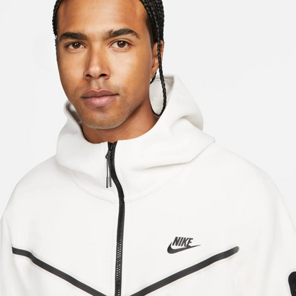 Nike Tech Fleece | White